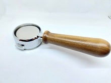 Laden Sie das Bild in den Galerie-Viewer, La Cimbali Bottomless Portafilter 21g Basket Walnut Wood Handle Espresso Italy - Coffeesection
